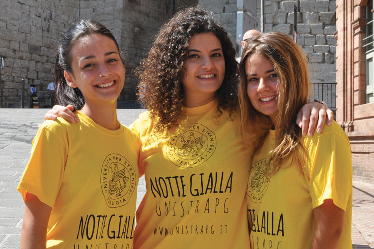 Foto delle t-shirt della #NotteGialla