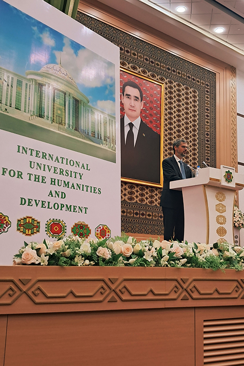 Il Rettore Valerio De Cesaris interviene presso la International University of Humanities and Development di Ashgabat 