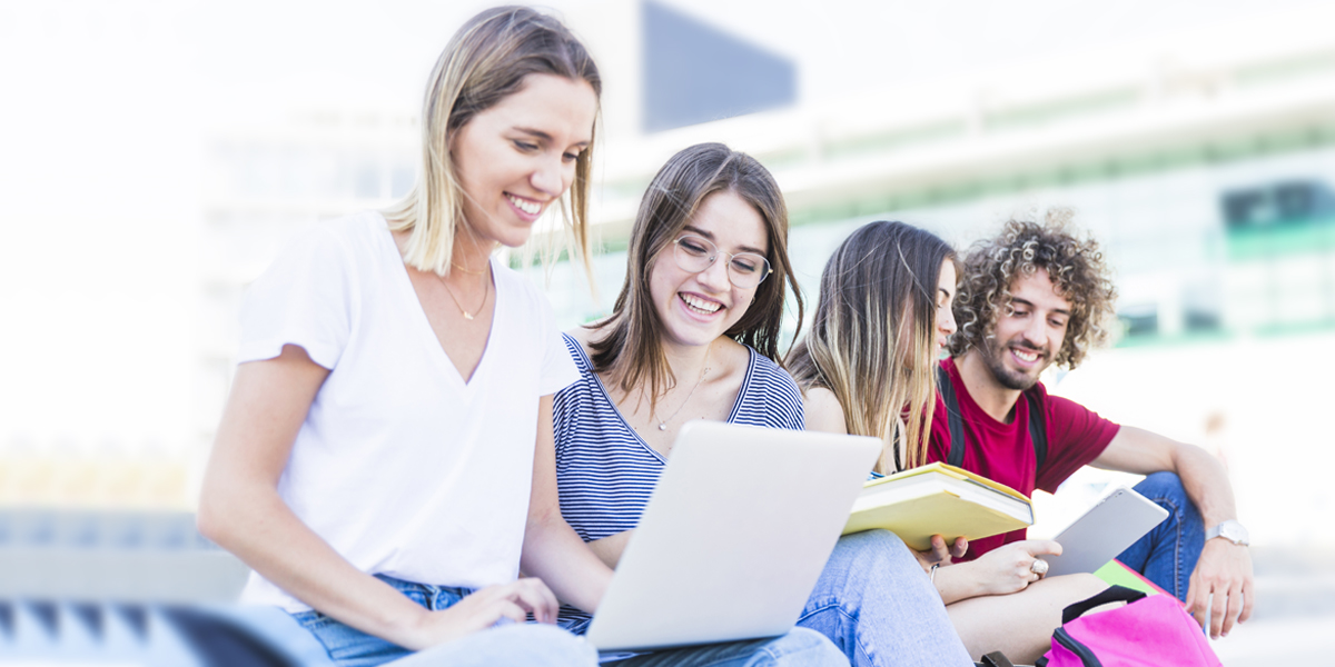 studenti sorridenti