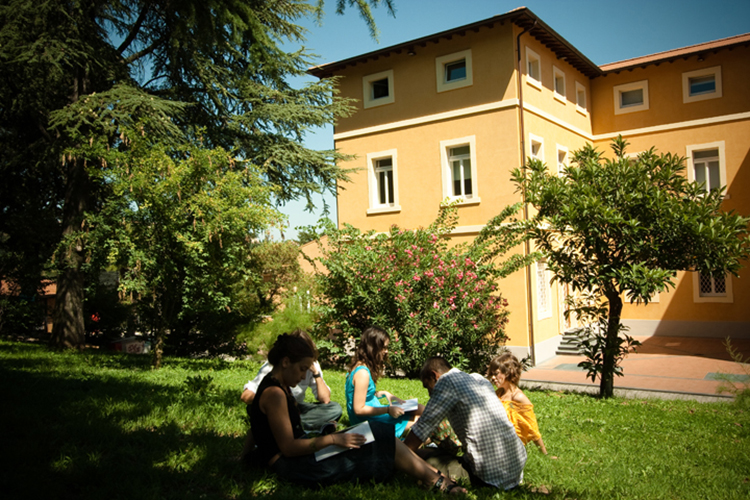 studenti nel campus di Viale Carlo Manuali