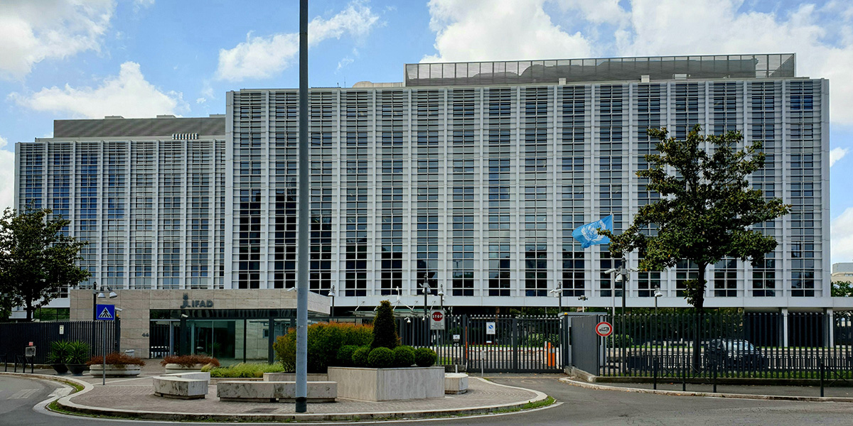La sede centrale IFAD a Roma - Di Carlo Dani - Opera propria, CC BY-SA 4.0, https://commons.wikimedia.org/w/index.php?curid=79325342