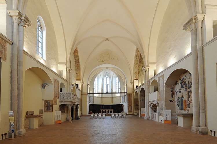 interno della chiesa di San Francesco a Gualdo Tadino