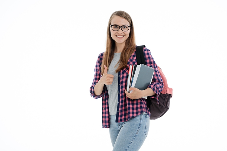 una studentessa sorridente