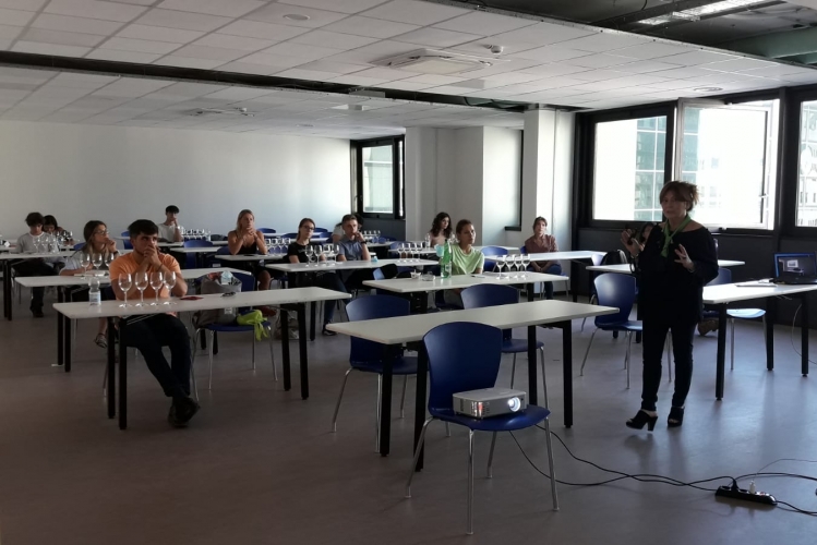 studenti in classe durante il laboratorio