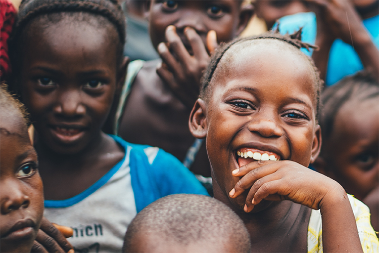 bambini africani sorridenti