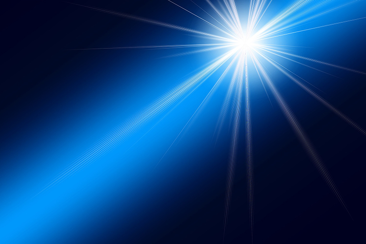 stella luminosa su cielo blu