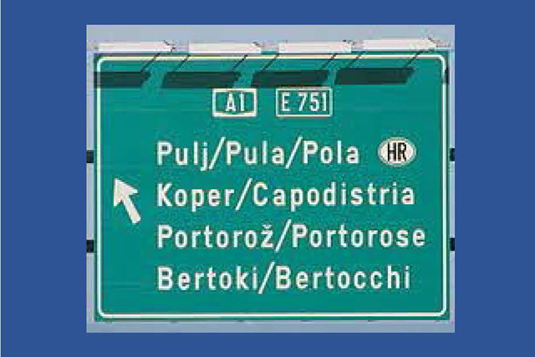 Cartello indicazioni stradali per la Slovenia