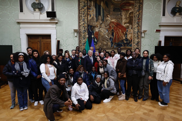 Tajani e il rettore De Cesaris con gli studenti borsisti del programma Italyou