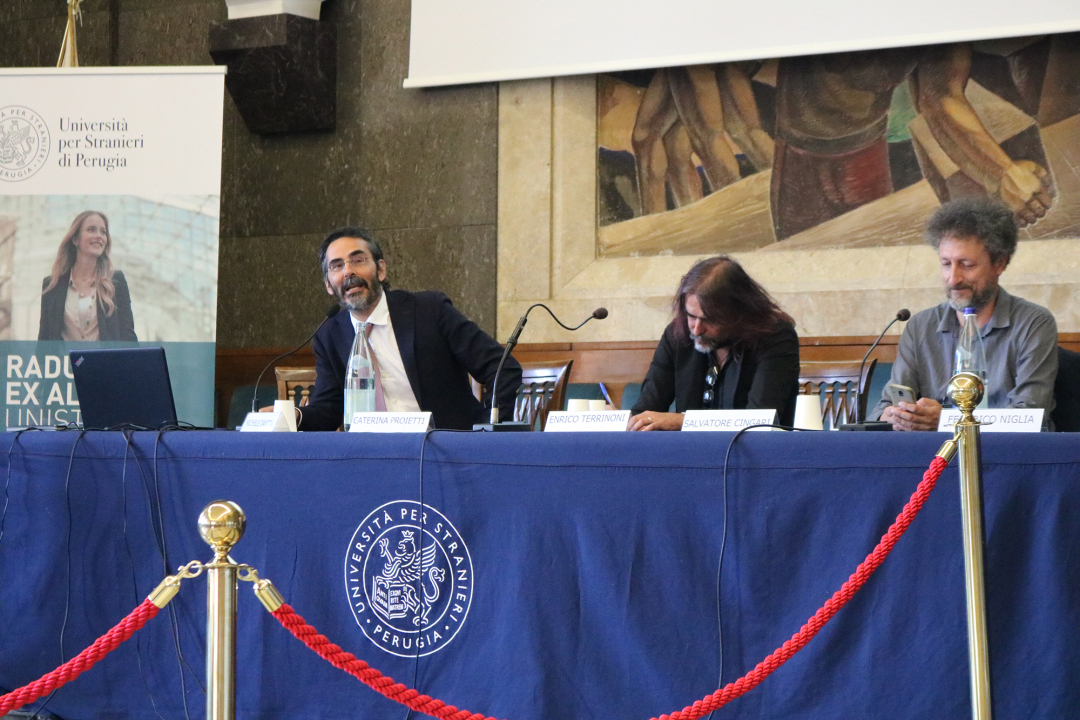 il prof. Michele Dantini interviene in aula magna