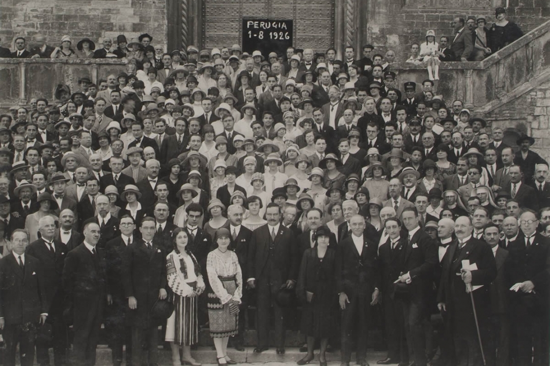 1° agosto 1926 - Gli iscritti stranieri escono dalla Sala dei Notari dopo la prolusione di S. E. il Ministro Fedele
