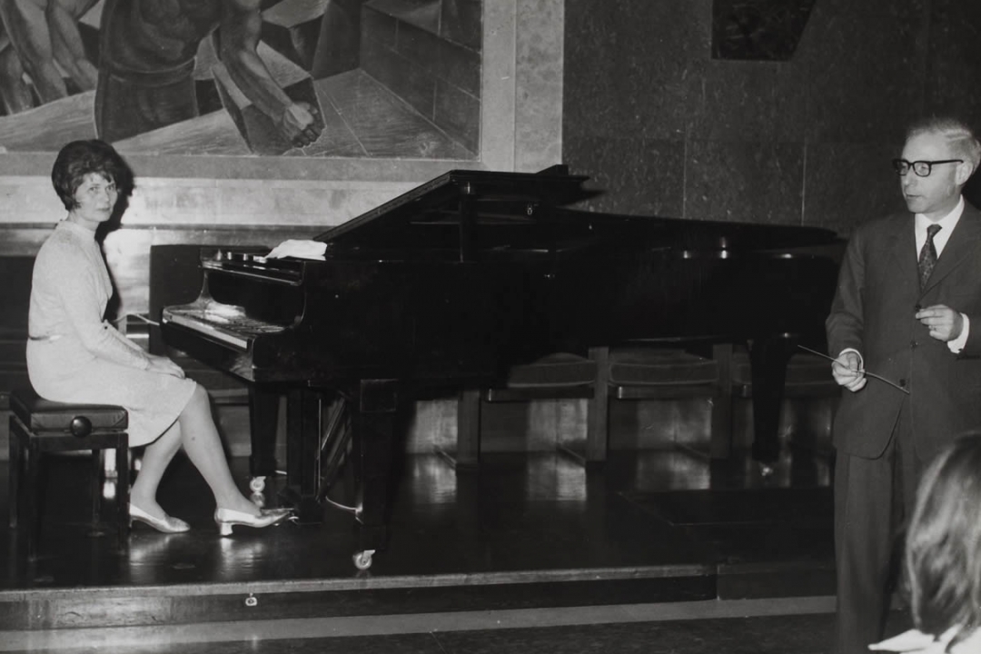 studentessa al pianoforte