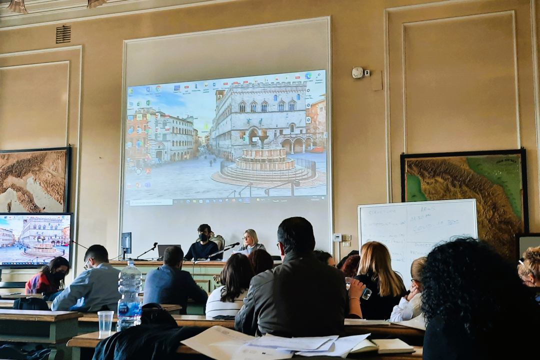 un momento dell'incontro in un'aula