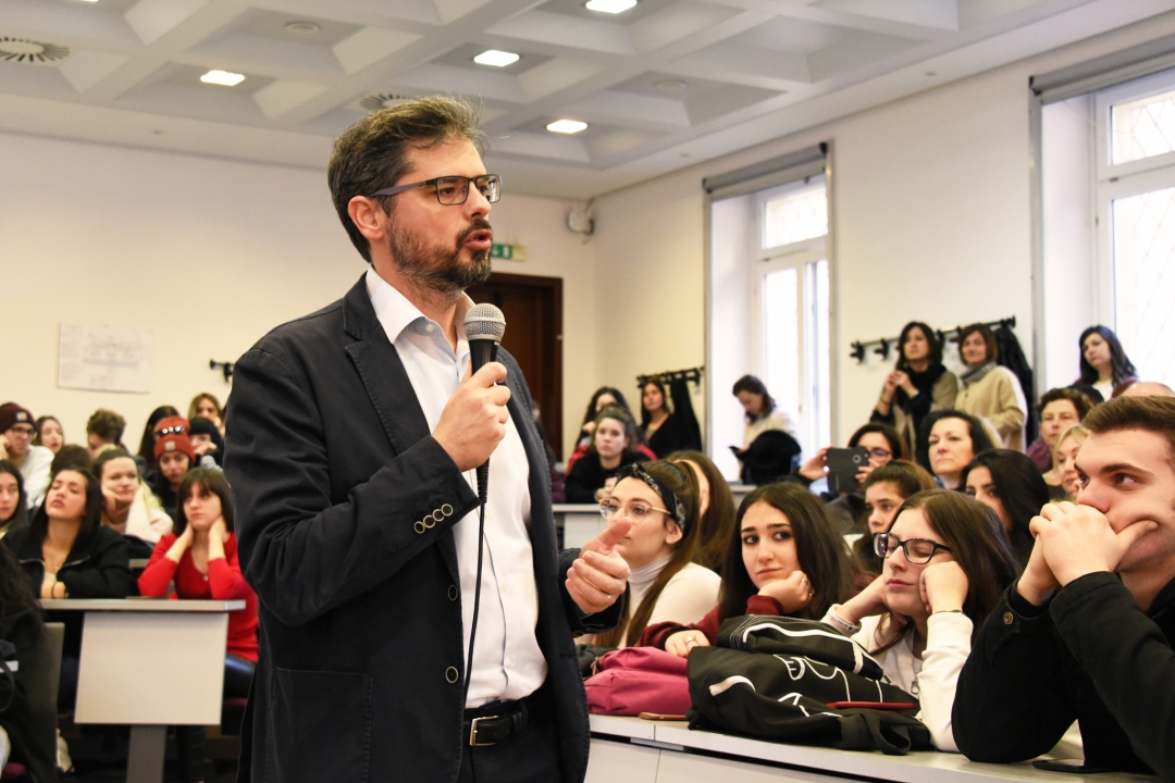 l'intervento del prof. Valerio De Cesaris