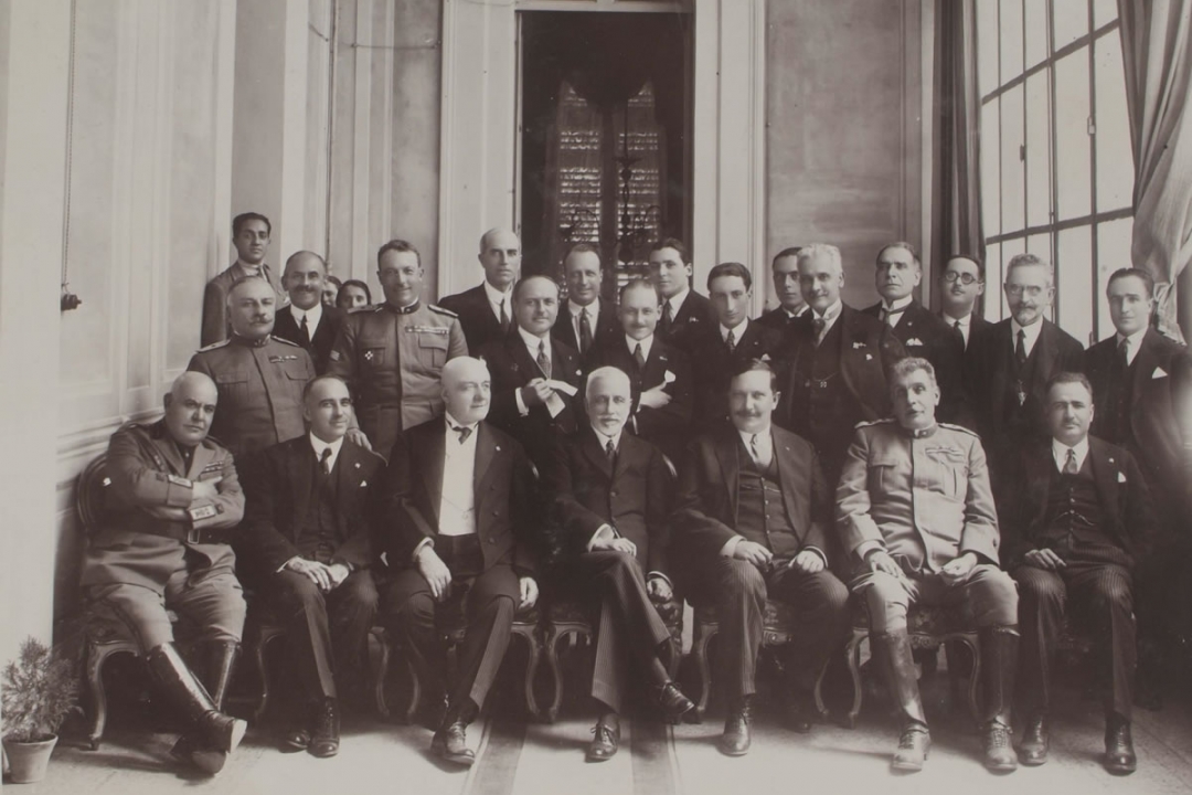 3 luglio 1927 - S. E. Tittoni, Presidente del Senato, dopo la prolusione da lui tenuta per l'anno accademico 1927