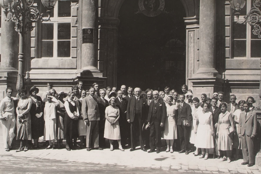 8 agosto 1932 - S. E. l'Ambasciatore di Germania fra gli iscritti tedeschi