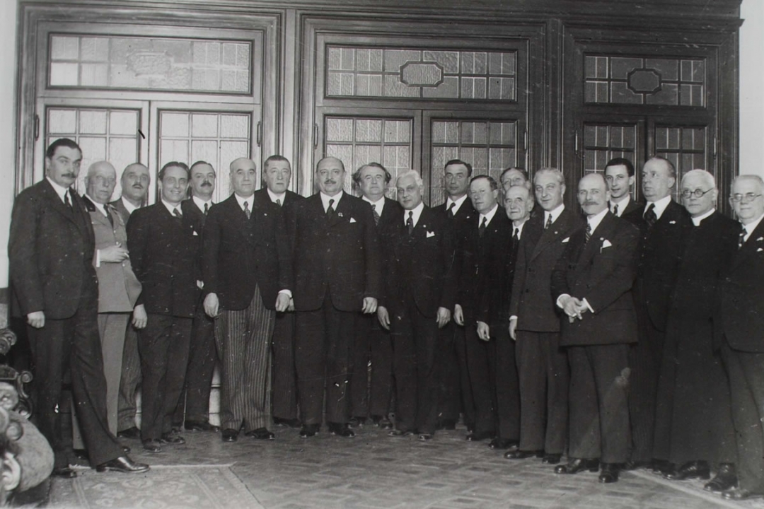 17 febbraio 1935 - S. T. Hamàn, Ministro dell'Istruzione ungherese, col suo seguito fra le autorità all'albergo Brufani