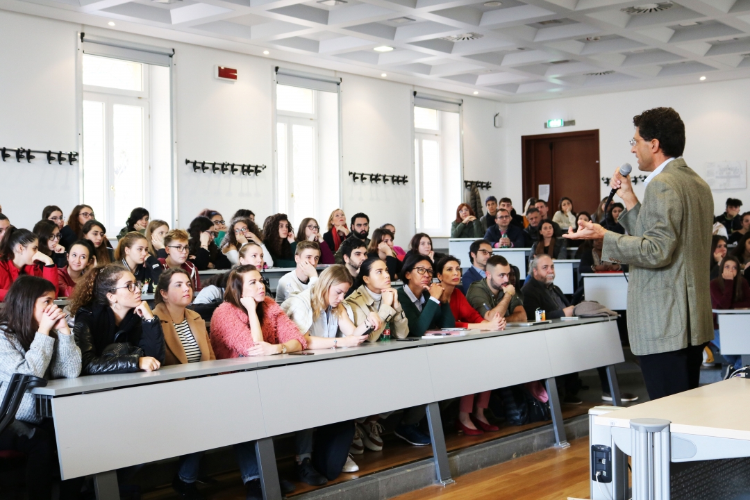 studenti e docenti durante l'incontro