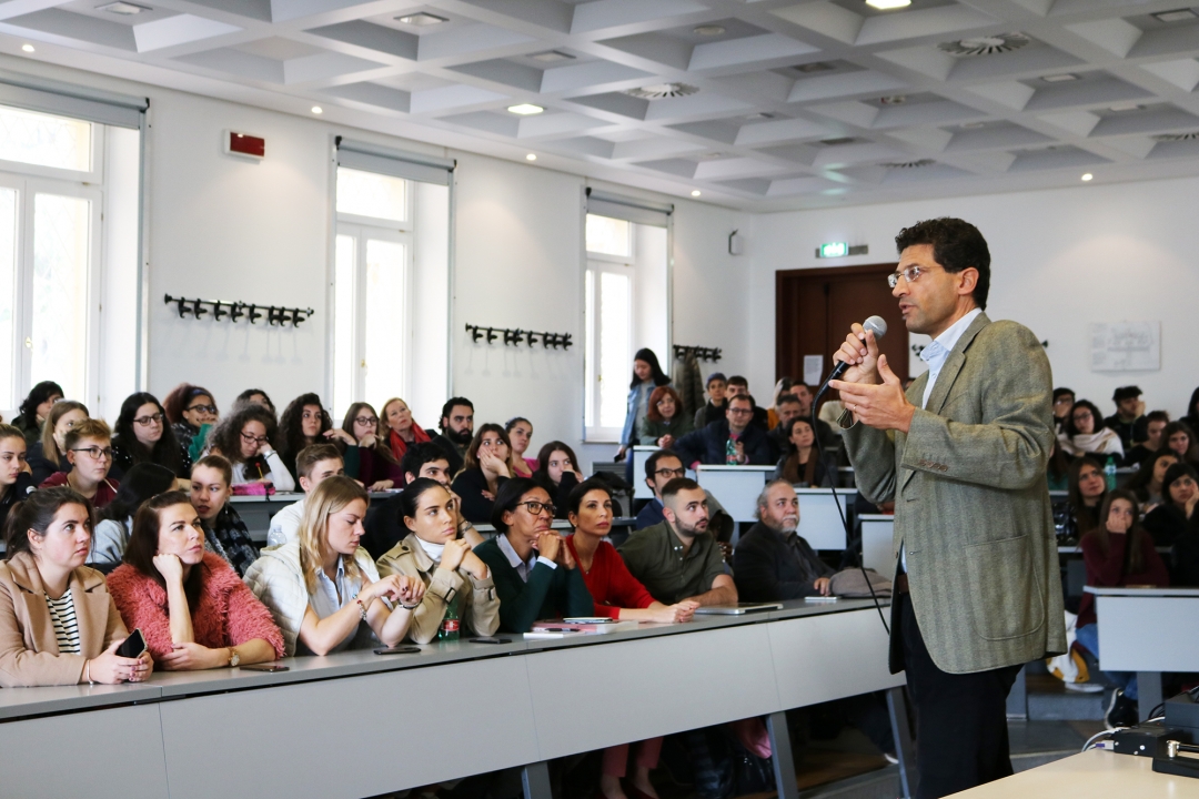 studenti e docenti durante l'incontro