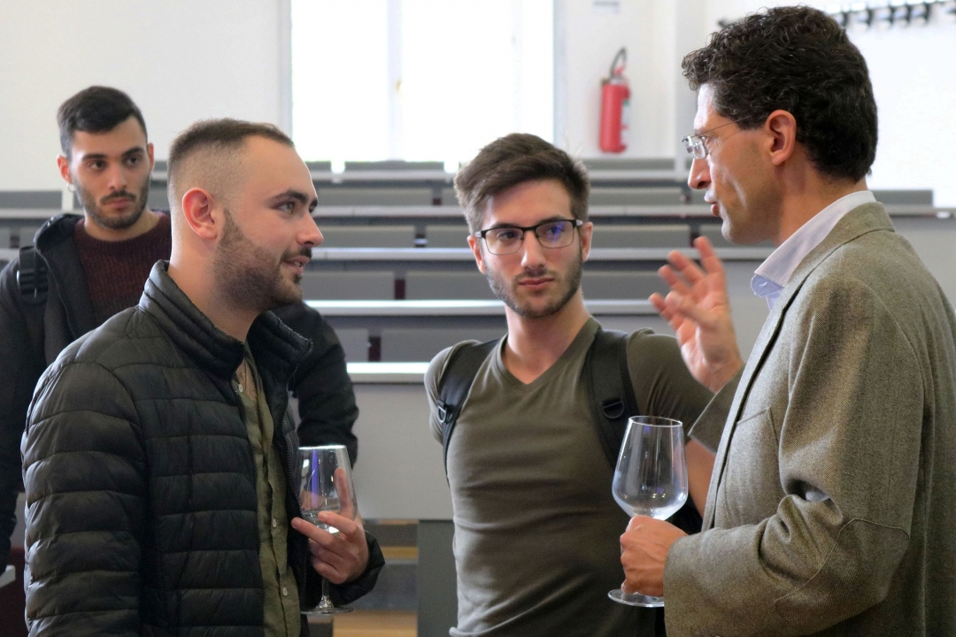 studenti e docenti durante l'incontro