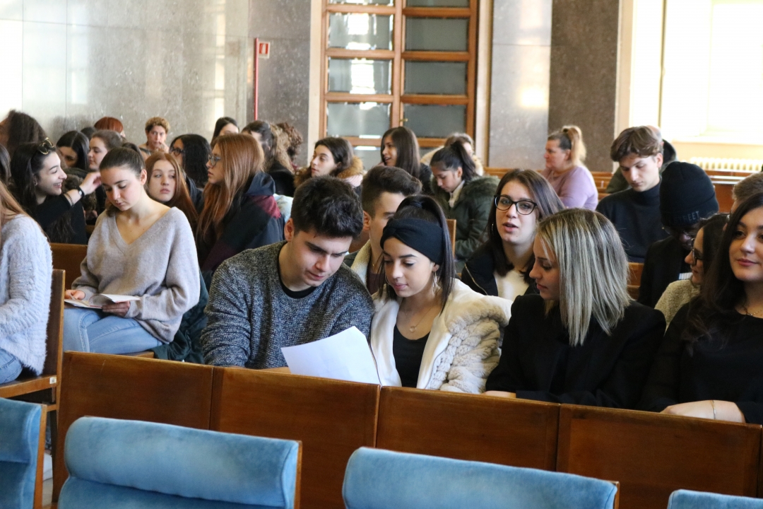 studenti delle superiori in Aula Magna