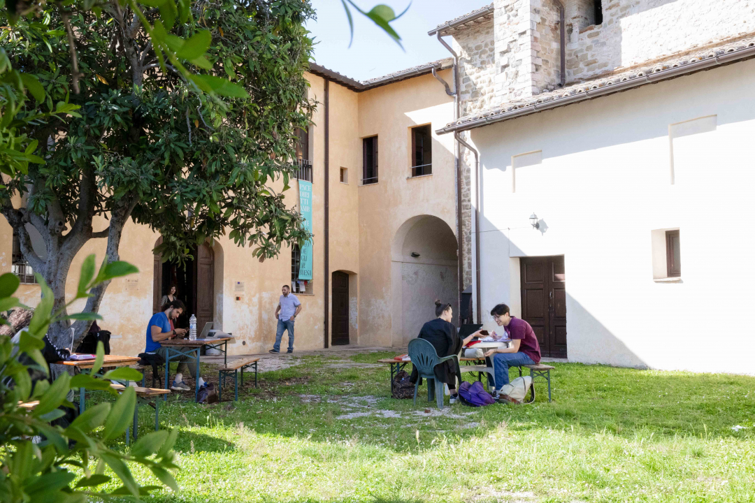 l'esterno della biblioteca