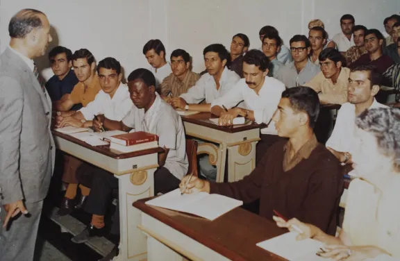 foto storica di studenti in aula