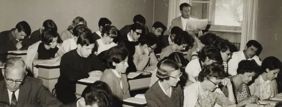 foto storica di studenti in aula